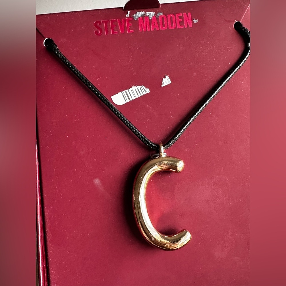 Steve Madden letter C necklace